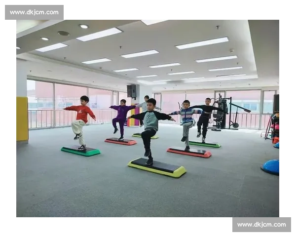 围绕体育训练动作提升体能与协调性的系统方法与实践路径探索